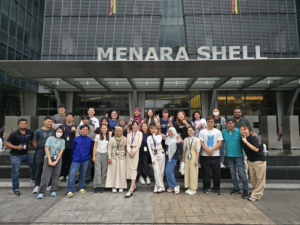 Trước Menara Shell, Kuala Lumpur